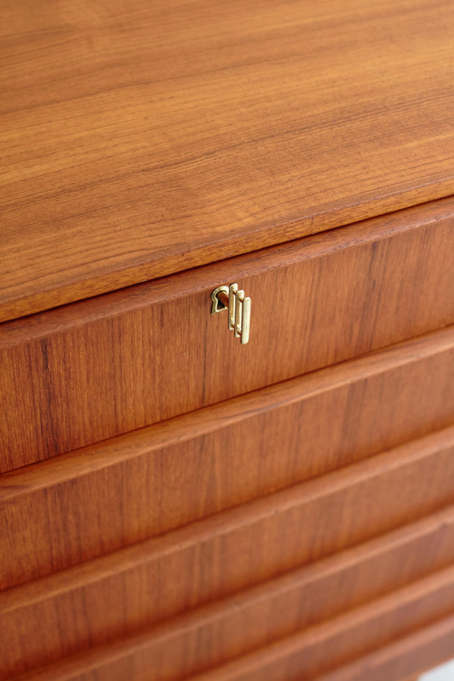 Key of Danish 6 drawer dresser