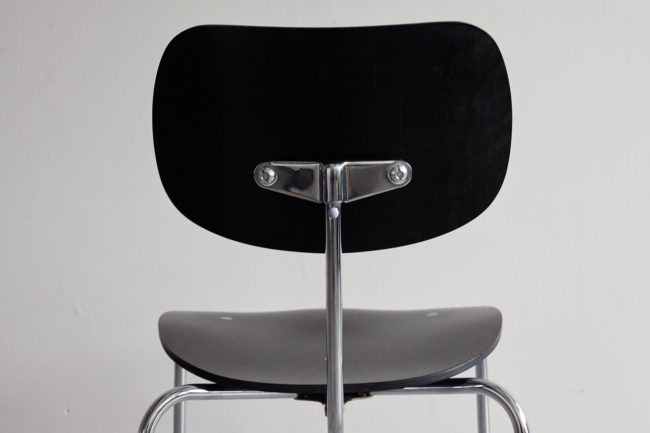 Back of a Egon Eiermann Wilde Spieth SE68 chair