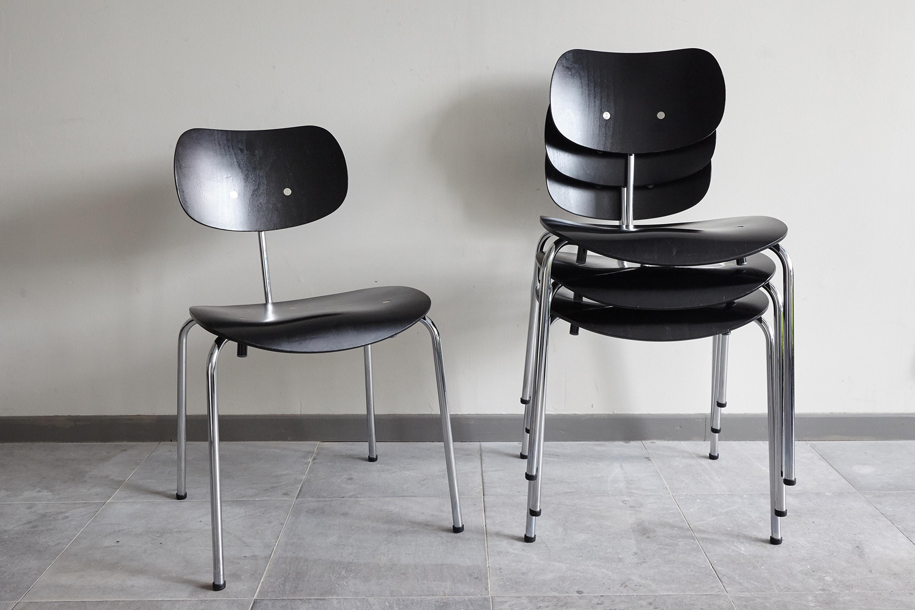 tyk opadgående skjold Egon Eiermann SE 68 Chairs - You're Welcome Furniture.