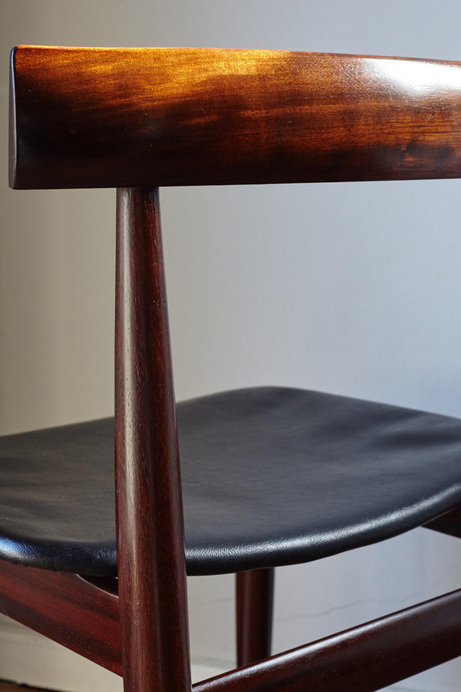 Wood grain detail of Hans Olsen dining chair