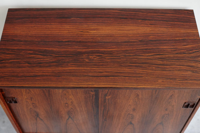 Wood grain of Hjornebo Mobelfabrik rosewood cabinet