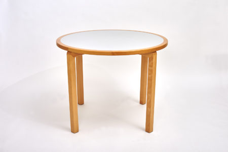 yw_round_table_front