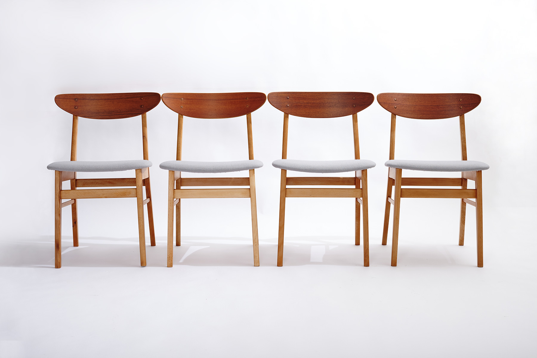 yw_farstrup_no210_dining_chairs_group