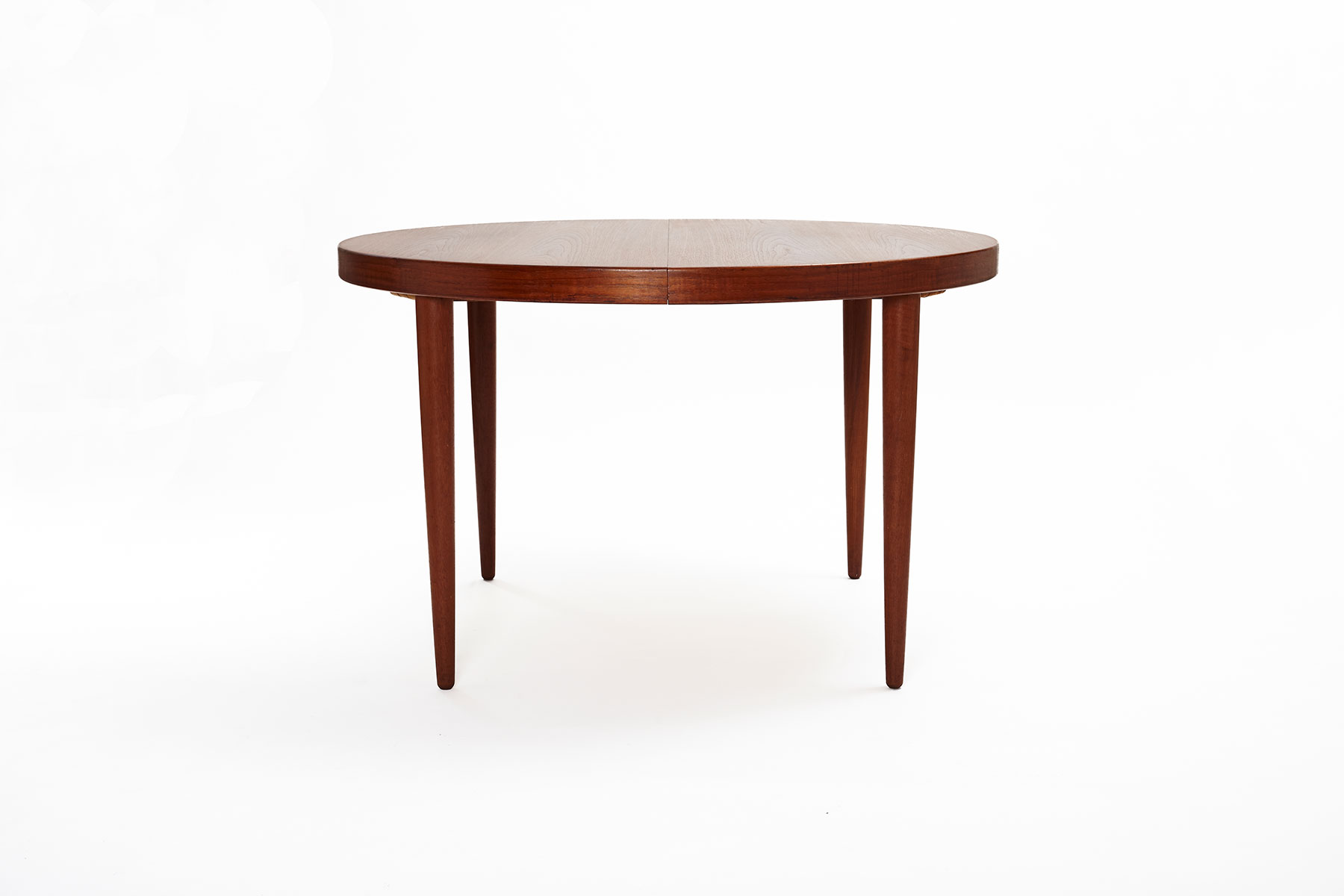 Round Extendable Dining Table designed by Villy Schou Andersen for Schou Andersen Møbelfabrik, Denmark 1950's.