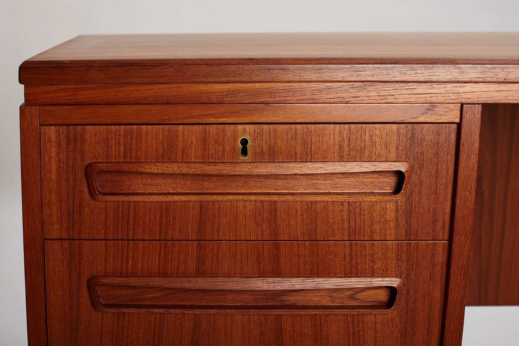 yw_j_svenstrup_desk_drawers_handles_detail Teak Desk designed by J. Svenstrup for A.P Møbler