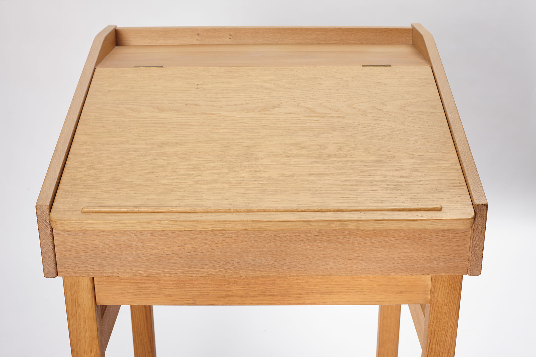 yw_danish_oak_secretary_desk_front_detail Tall danish oak secretary desk in oak, photographed on a white background - closeup view of the top