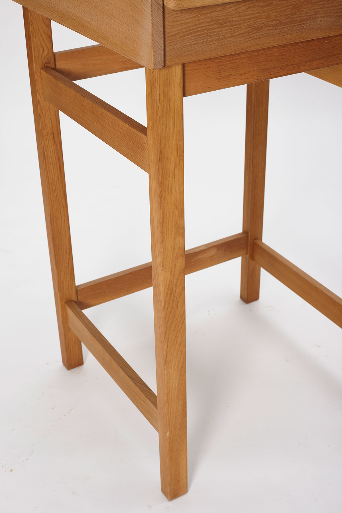 yw_danish_oak_secretary_desk_leg Tall danish oak secretary desk in oak, photographed on a white background - detailed view if the legs of the desk