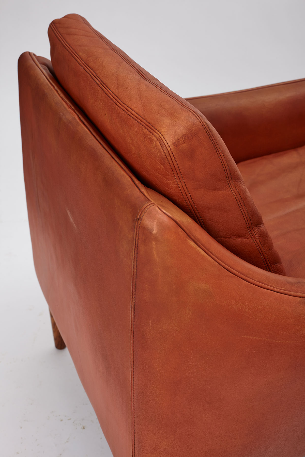 yw_hans_olsen_cs_mobler_800_easychair_back_right_corner_top_detail Model 800 Easy Chair designed by Hans Olsen for C/S Møbler, pictured on a white background