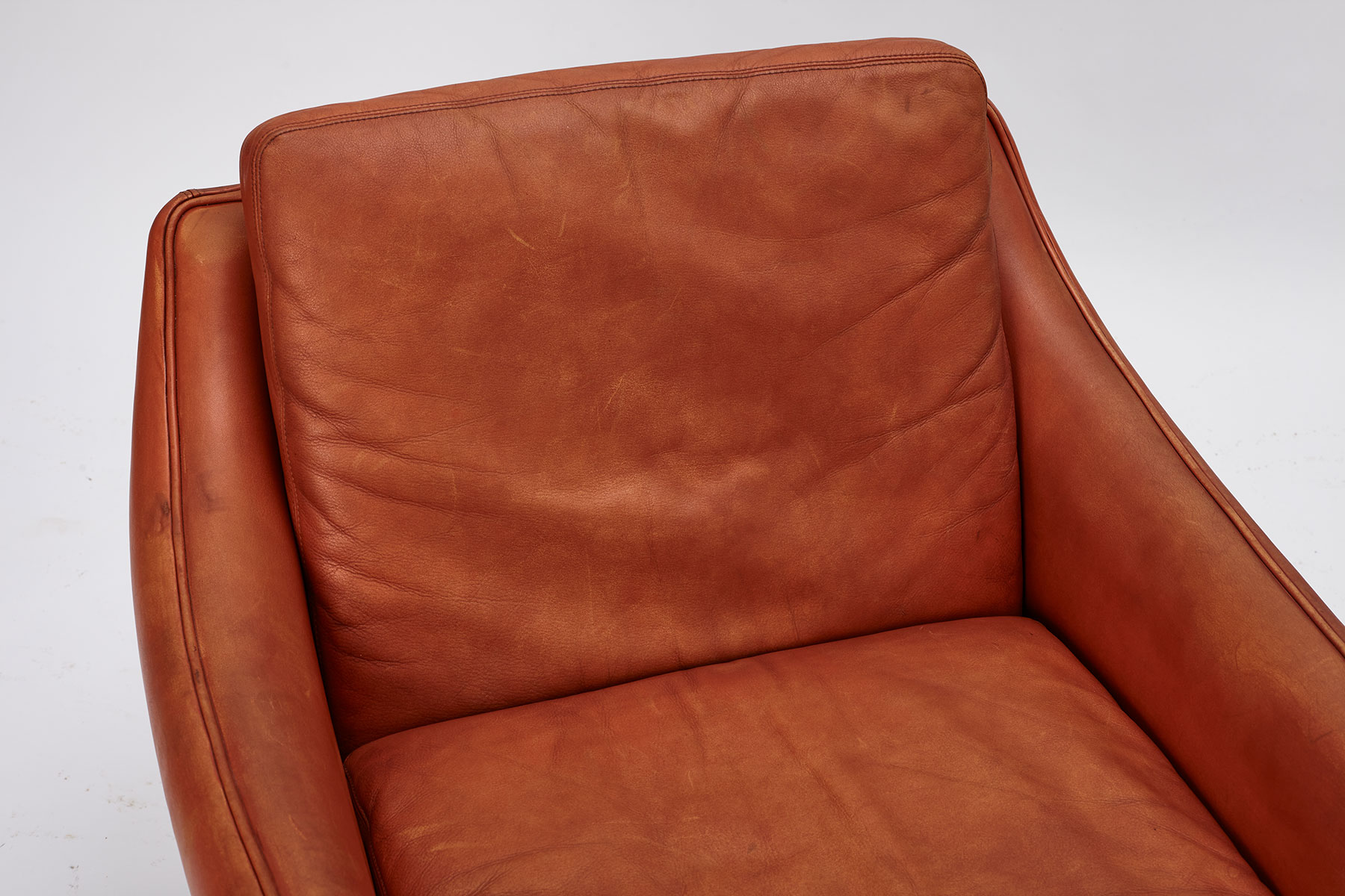 yw_hans_olsen_cs_mobler_800_easychair_backrest_cushion_detail Model 800 Easy Chair designed by Hans Olsen for C/S Møbler, pictured on a white background