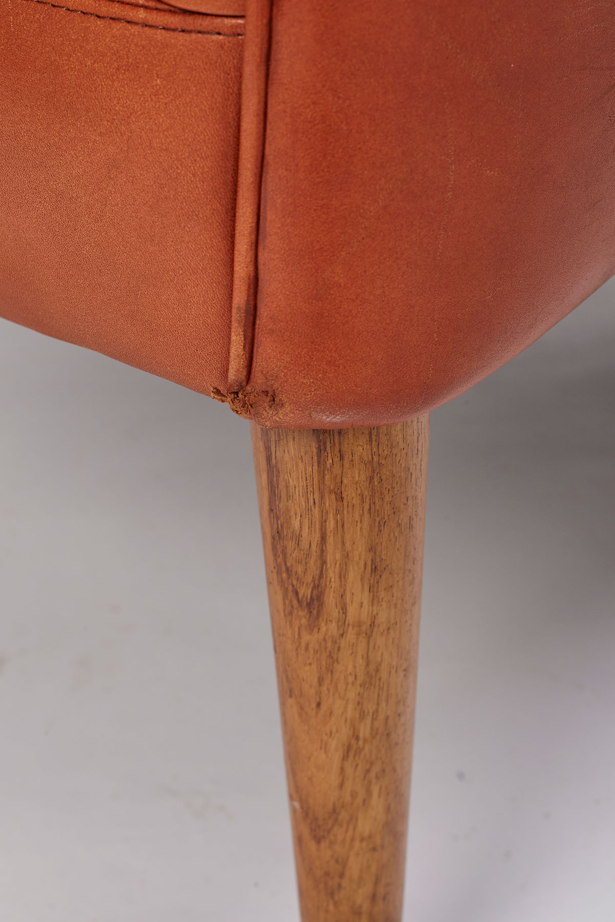 yw_hans_olsen_cs_mobler_800_easychair_leather_mark Model 800 Easy Chair designed by Hans Olsen for C/S Møbler, pictured on a white background